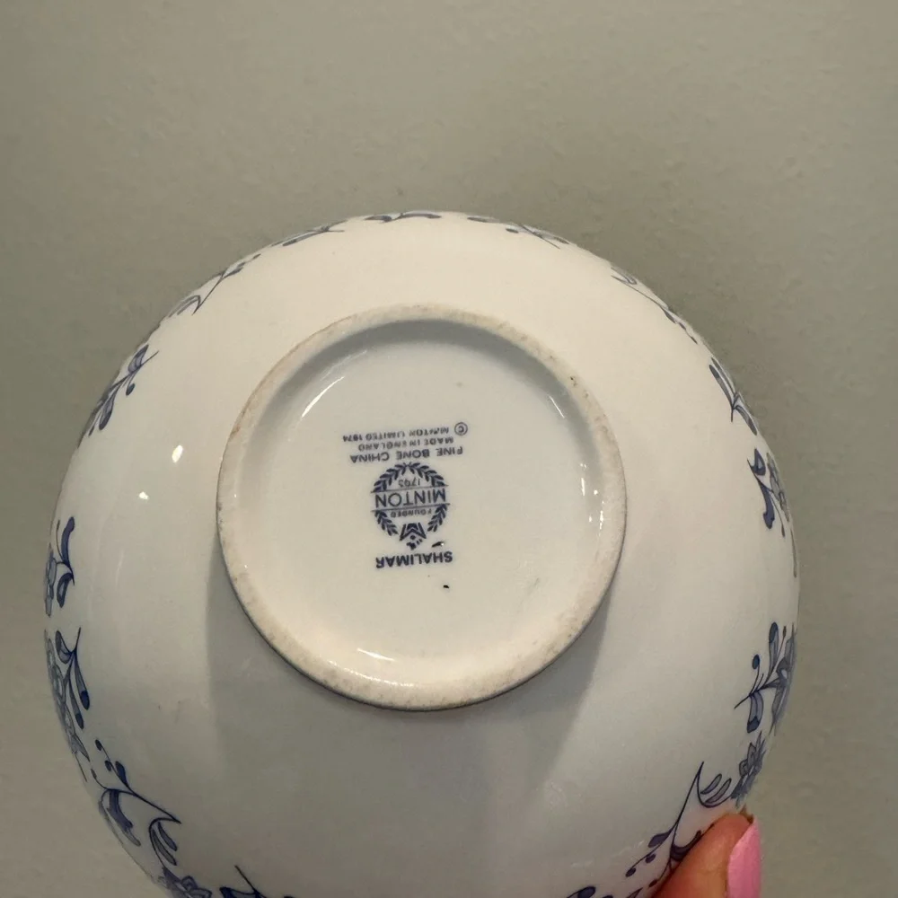 Minton Shalimar Blue and White Floral Porcelain Bowl Made In England 1974 - Picture 7 of 9